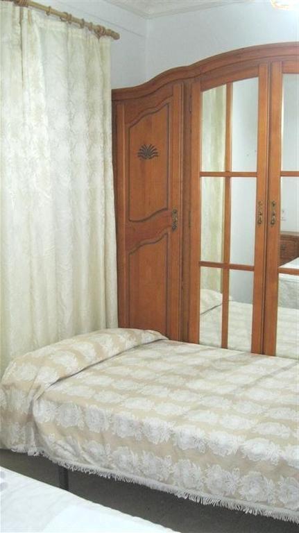 Pension Iglesias Zaragoza Room photo