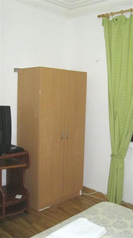 Pension Iglesias Zaragoza Room photo